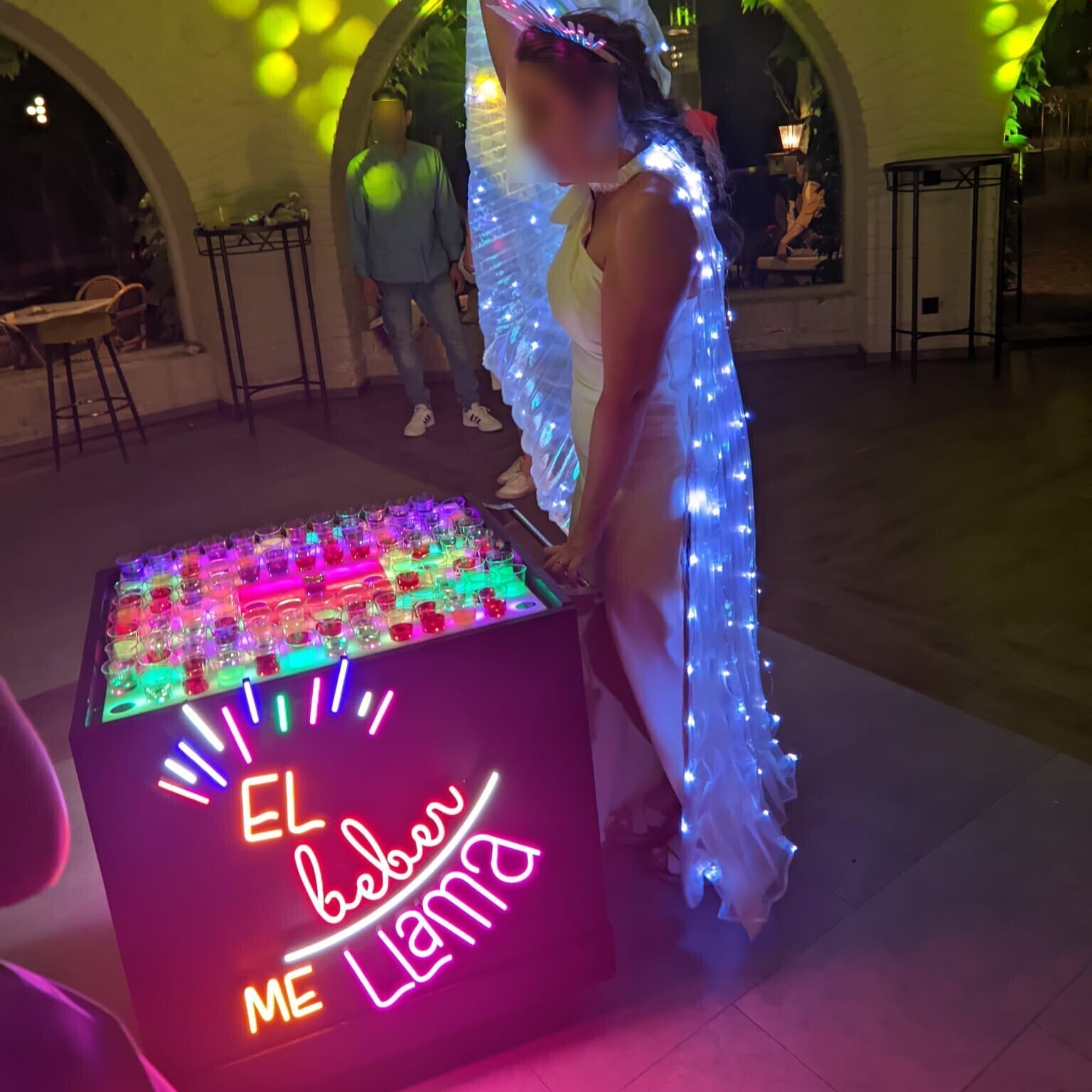 Carrito de chupitos LED en boda — XONA LED
