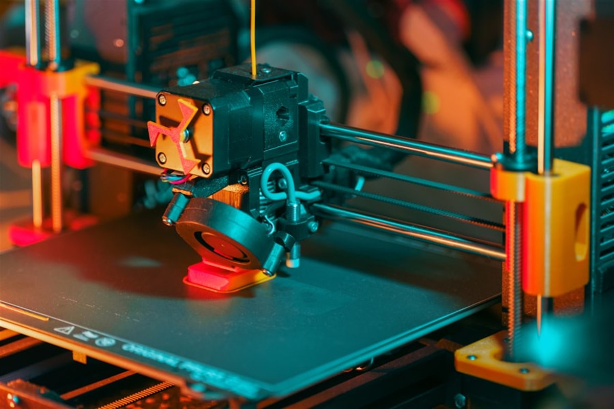Impresora 3D fabricando prototipo — XONA LED